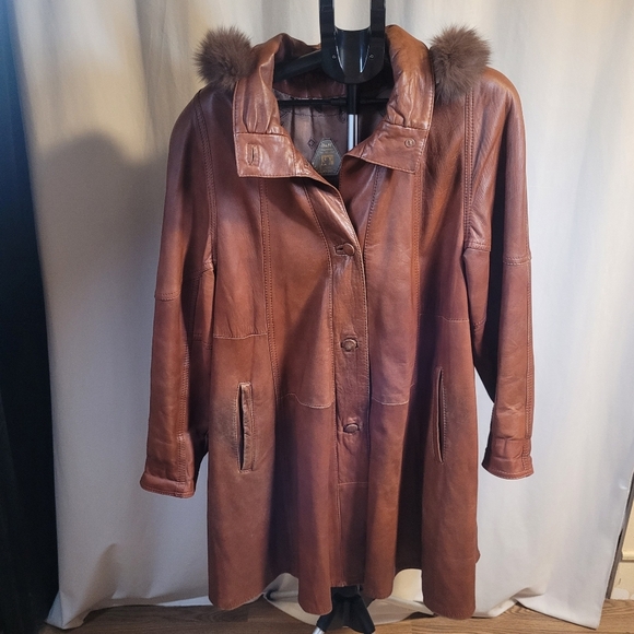 Czech Made Buttery Soft Leather Coat with Fur Collar - Picture 4 of 16